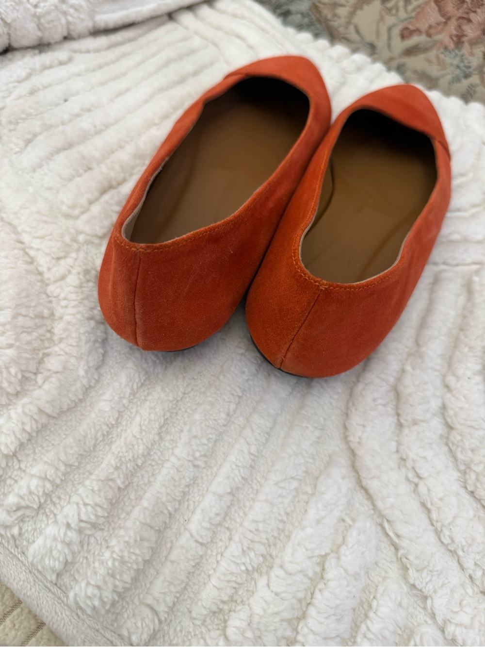 TOMORROWLAND Pointed Suede Flats in Orange - Picture 3 of 8